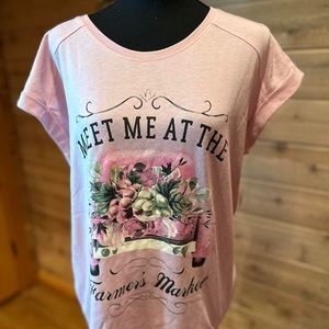 Super cute nwt floral graphic tee